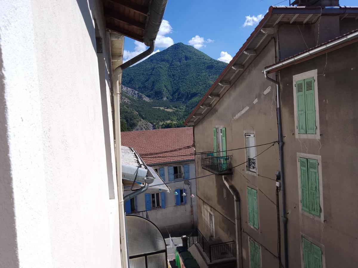 Le Moderne Veynes - Location D'Appartements A La Nuitee Exterior foto